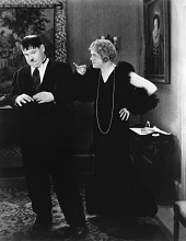 Дважды два трейлер (1933)