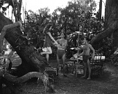 Тарзан и охотница трейлер (1947)