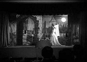 Белая дама трейлер (1965)