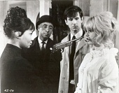 Очаровательная идиотка трейлер (1964)