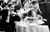 Вечер в опере трейлер (1935)