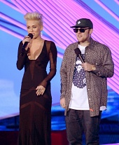 Церемония вручения премии MTV Video Music Awards 2012 трейлер (2012)