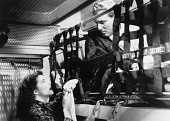 Без любви трейлер (1945)