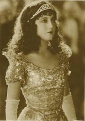 Поцелуй для Золушки трейлер (1925)