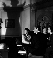 Веселое привидение трейлер (1945)