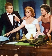 В его приятной компании трейлер (1961)
