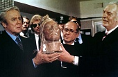 Убийство на кладбище этрусков трейлер (1982)