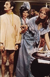 У госпожи хозяйки есть племянница трейлер (1969)