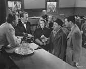 Ее картонный любовник трейлер (1942)