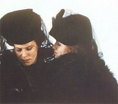 Шепоты и крики трейлер (1972)