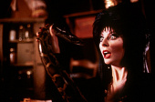 Эльвира: Повелительница тьмы трейлер (1988)