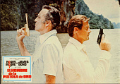 Человек с золотым пистолетом трейлер (1974)