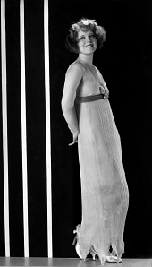 Ее свадебная ночь трейлер (1930)