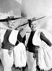 Сестрички Долли трейлер (1945)