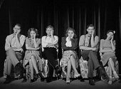 Юнцы на Бродвее трейлер (1941)