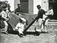 Прыжок на брезент трейлер (1895)
