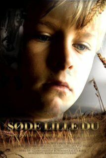 Søde lille du трейлер (2010)