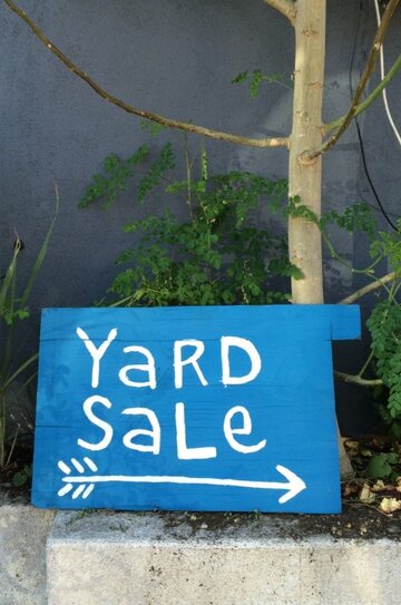 Yard Sale трейлер (2014)